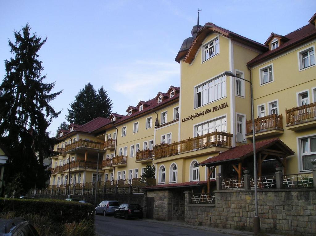 Lazensky Lecebny Dum Praha Hotell Luhačovice Exteriör bild