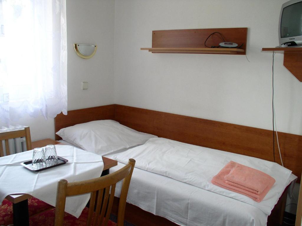 Lazensky Lecebny Dum Praha Hotell Luhačovice Rum bild