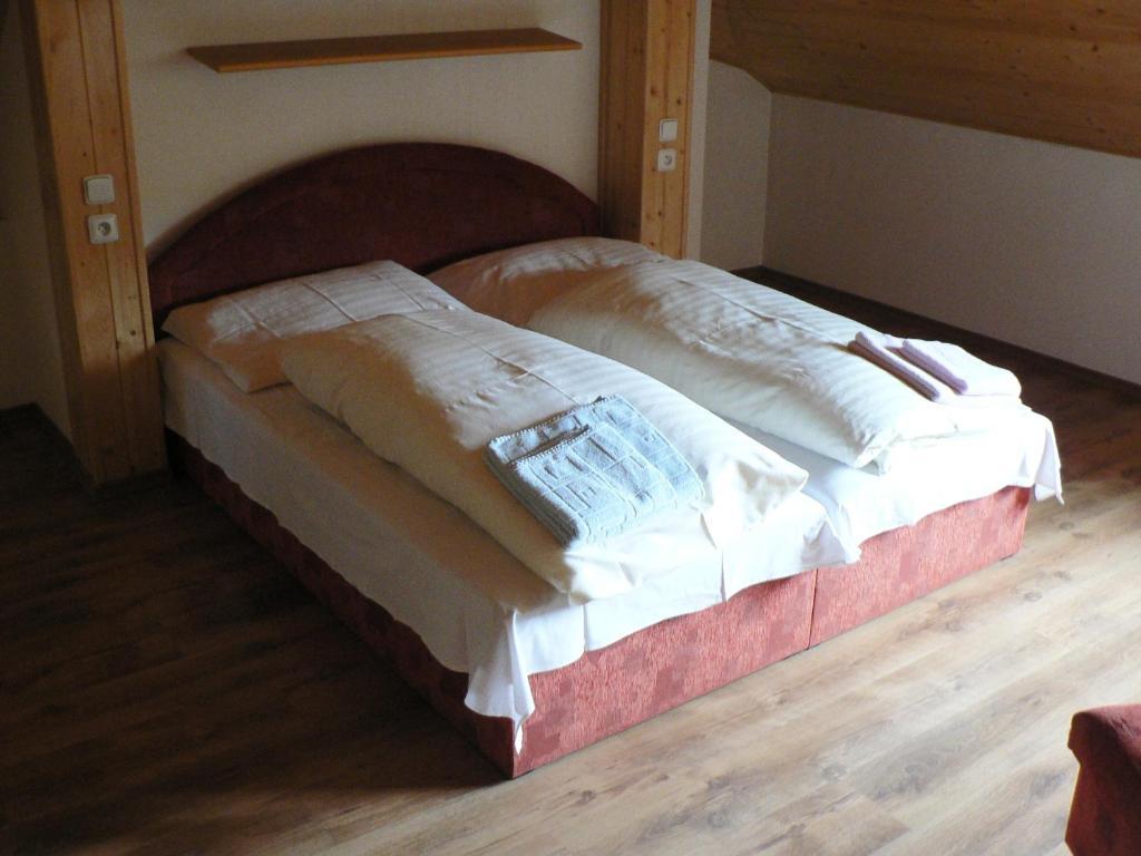 Lazensky Lecebny Dum Praha Hotell Luhačovice Rum bild